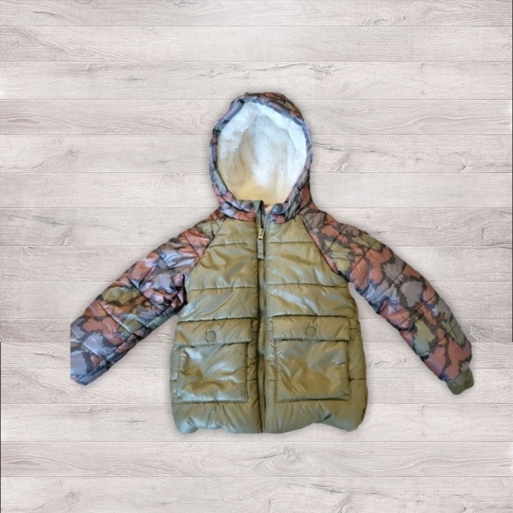 6/$20 Cat & Jack Camouflage quilted faux furlined coat size 3T